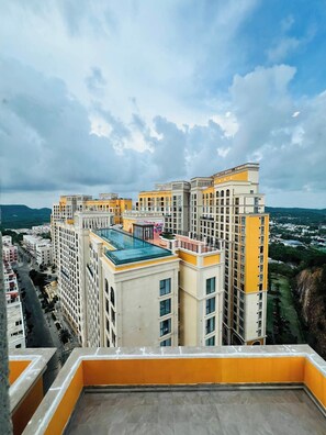 Outdoor pool - Medius Terra Residences (Phu Quoc)