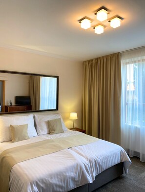 Dobbelt- eller tomannsrom – comfort, hageutsikt | Individuelt innredet, skrivebord og skrivebord for bærbar PC