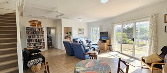 300 Steps - 300 Steps to Robes' famous Longbeach - Pet friendly Inside