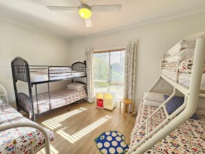 5 bedrooms, bed sheets
