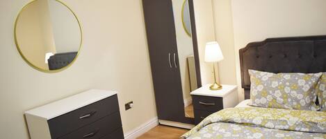 1 quarto, ferros/tábuas de passar roupa, Wi-Fi, roupa de cama