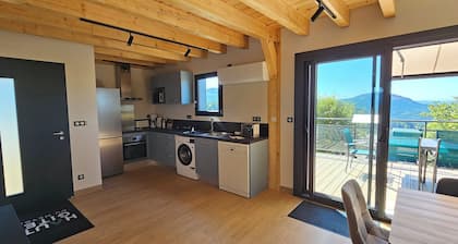 Lizieux: Quality chalet with views of the Haute-Loire mountains