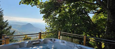 Tina de hidromasaje al aire libre