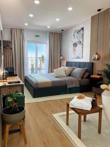 Superb BnB with private Jacuzzi & Bathtub + Breakfast Included