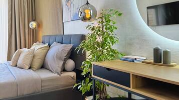 1 bedroom, in-room safe, iron/ironing board, free WiFi