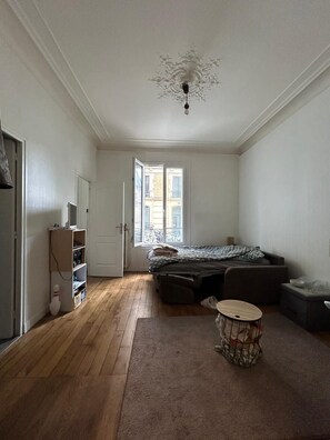 1 dormitorio y ropa de cama