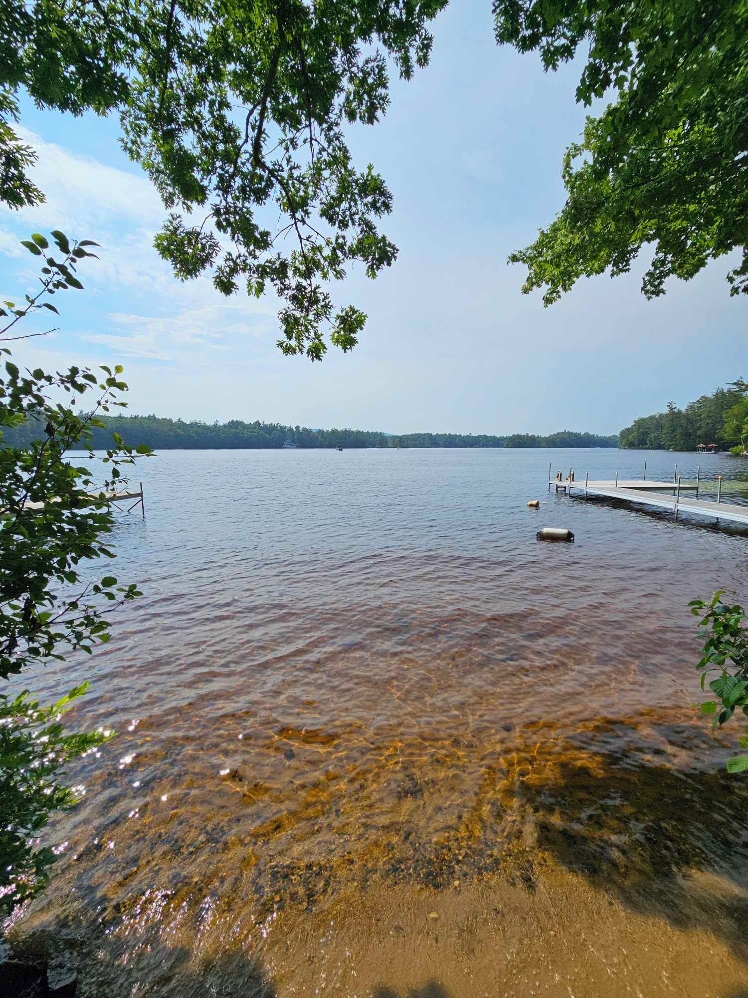 Charming two bedroom lake cottage 