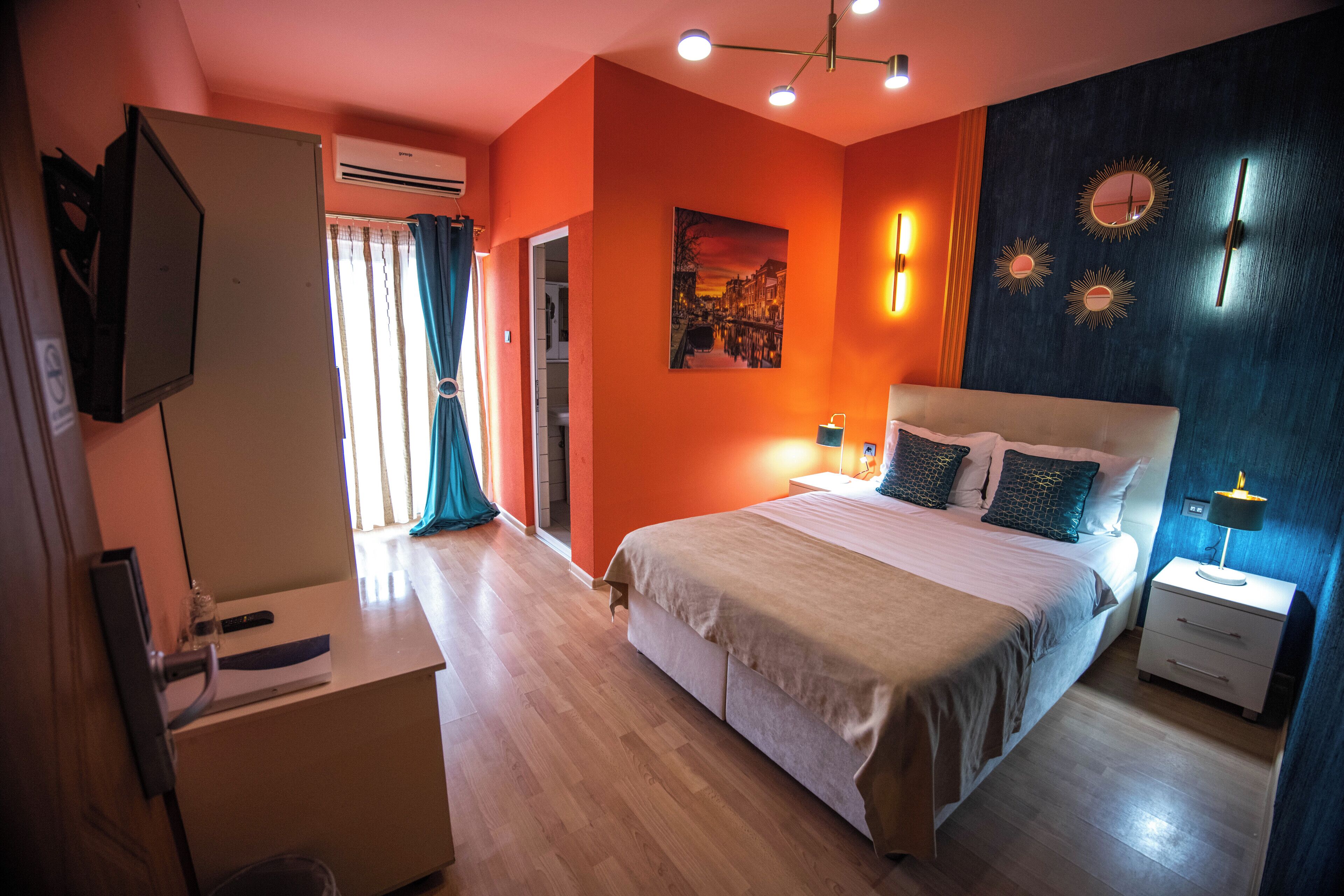 Classic Room | In-room safe, free WiFi, bed sheets