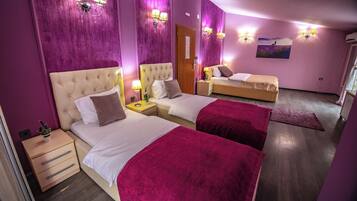 Coffres-forts dans les chambres, Wi-Fi gratuit, draps fournis