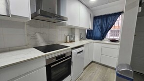 Fridge, microwave, oven, stovetop - Bungalow Morro de Gos II REF 054 (Oropesa del Mar)