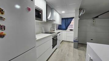 雪櫃、微波爐、焗爐、爐具