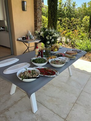 Outdoor dining - Beautiful Provencal villa for rent in the hills above Cavalaire  (Cavalaire-sur-Mer)