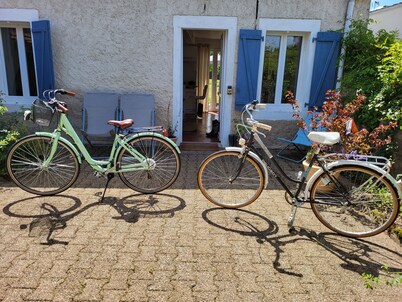 8 mn from the Bourbon lancy thermal baths, pretty little Burgundy house. 
