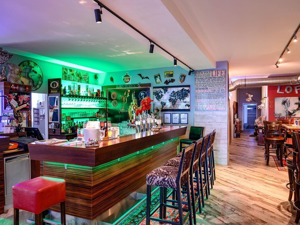 Plaza Cafe & Bar