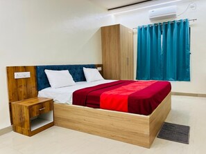 Deluxe Room - Hotel Mehsur - An Hospitality (Chhatrapati Sambhajinagar)