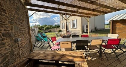 Belle demeure du 18Ăšme Ă deux pas du Camping l'Escapade et sa belle piscine!
