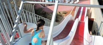 Beautiful 18th-century residence just a stone's throw from Camping l'Escapade and its lovely swimming pool! 