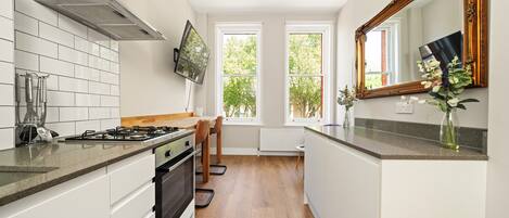 Fridge, microwave, oven, stovetop