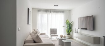 O&O - 2 BR Stylish & Modern Apartment