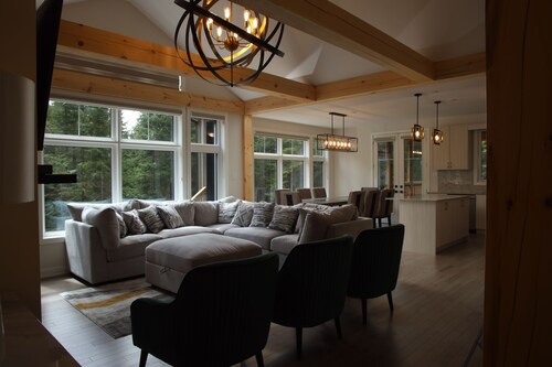 Lux Muskoka Cottage Huntsville