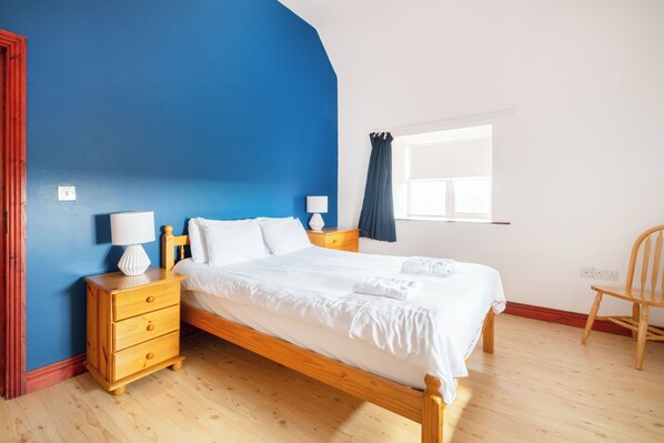 3 bedrooms, iron/ironing board, WiFi