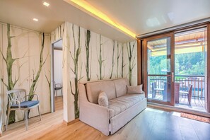 Luxury Apartment, Multiple Bedrooms (Il Mughetto Campo Smith On The Ski) | Living area | 21-inch flat-screen TV with digital channels, TV - Il Mughetto Campo Smith On The Ski Slopes (Bardonecchia)