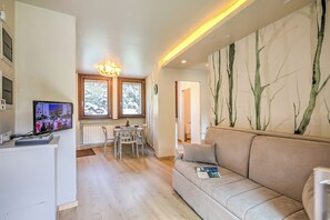 21-inch flat-screen TV with digital channels, TV - Il Mughetto Campo Smith On The Ski Slopes (Bardonecchia)