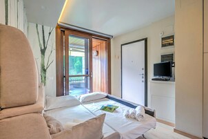 1 dormitorio, espacio para trabajar con un portátil, wifi y ropa de cama