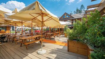 Tempat makan outdoor