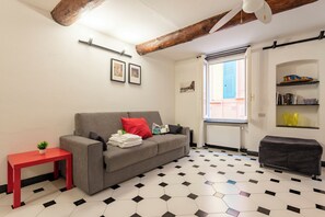 스탠다드 아파트, 침실 여러 개 (Charming Flat Historic Center Camogli) | 거실 공간 | 평면 TV