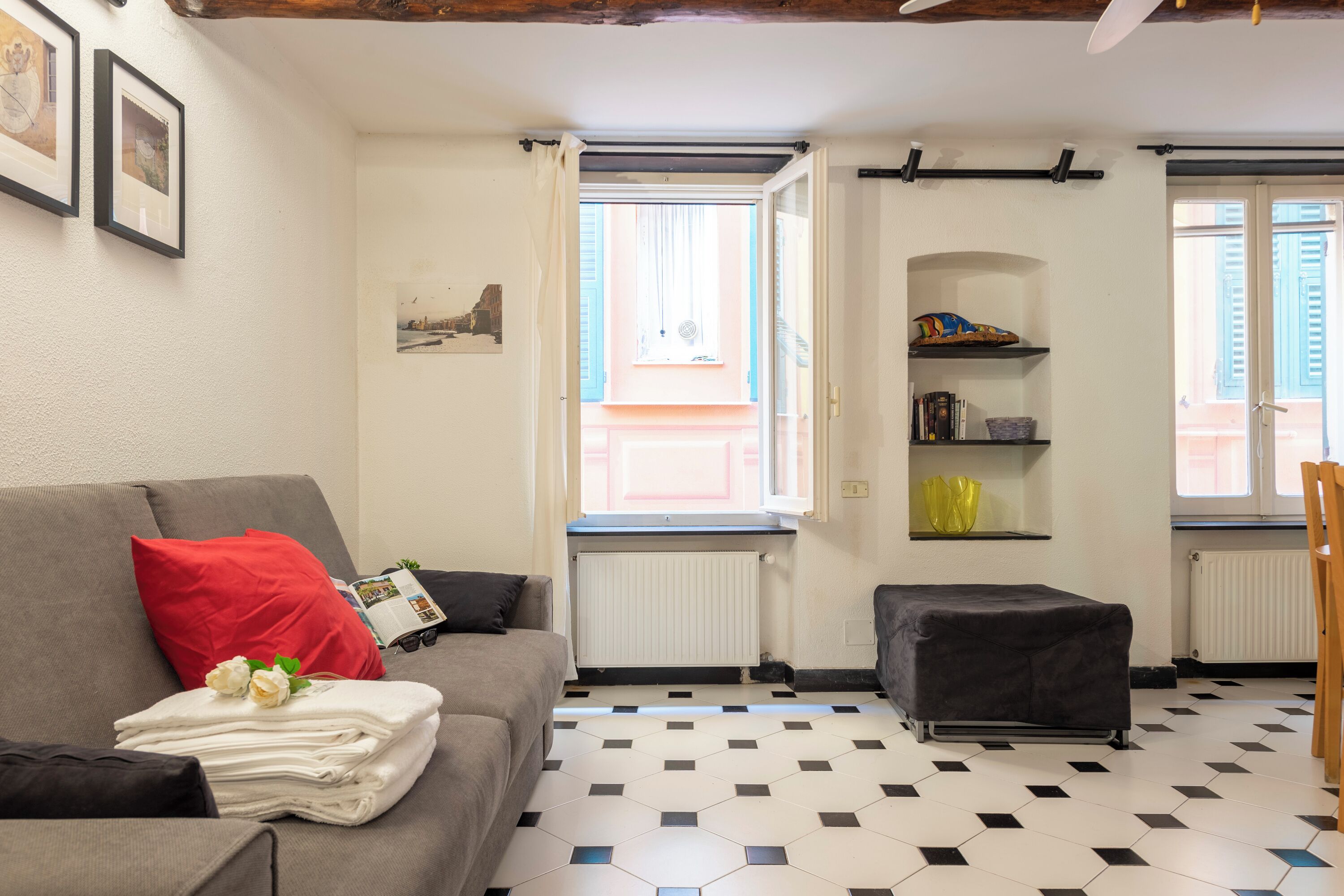 Appartamento Standard, camere multiple (Charming Flat Historic Center Camogli) | Area soggiorno | TV a schermo piatto