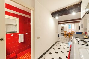 Standard Apartment, Multiple Bedrooms (Charming Flat Historic Center Camogli) | Private kitchen | Fridge, microwave, oven, stovetop - Charming Flat Historic Center Camogli (Camogli)