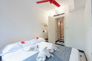 1 chambre, fer et planche à repasser, Wi-Fi gratuit, draps fournis