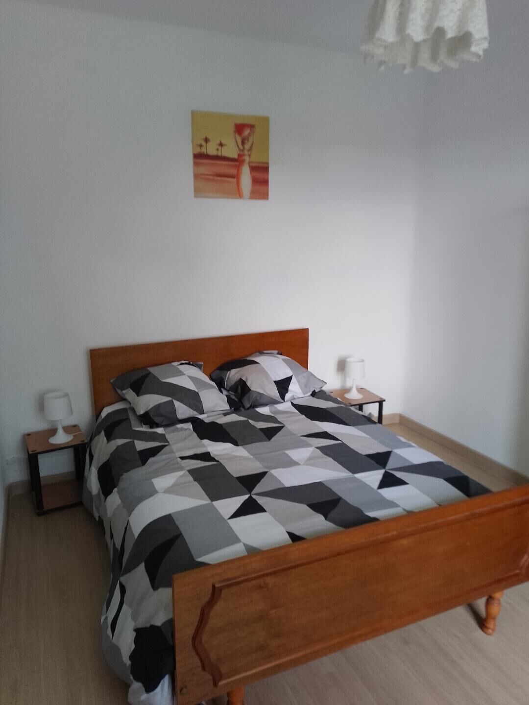 2 slaapkamers, een strijkplank/strijkijzer, beddengoed