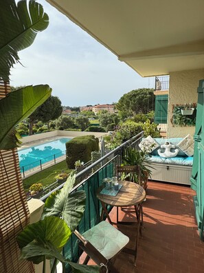 Property grounds - Superb apartment in provencal residence with pool (Antibes)
