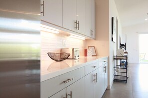 Interior - Spacious 4BR/4BA Mid-Century Modern in Indian Wells (Indian Wells)