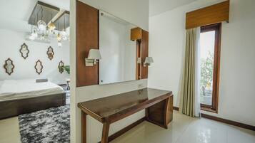 2 bedrooms, desk, free WiFi, bed sheets