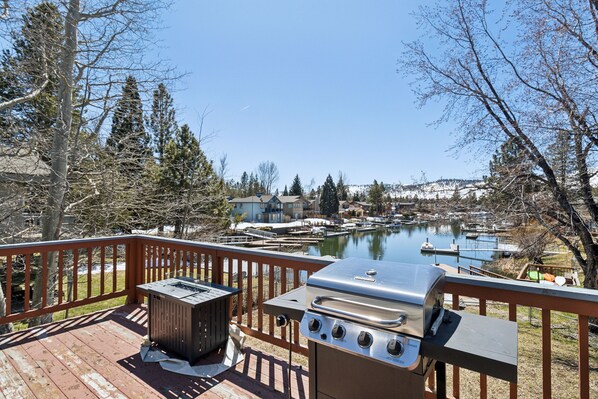 Property grounds - Tranquil Tahoe Retreat With Hot Tub 3 Bedroom Home by RedAwning (South Lake Tahoe)