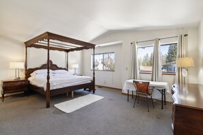 3 bedrooms, laptop workspace, iron/ironing board, free WiFi - Tranquil Tahoe Retreat With Hot Tub 3 Bedroom Home by RedAwning (South Lake Tahoe)