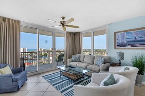 Condo, 3 Bedrooms | Living area