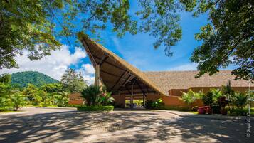 Condo, 3 Bedrooms | Property grounds