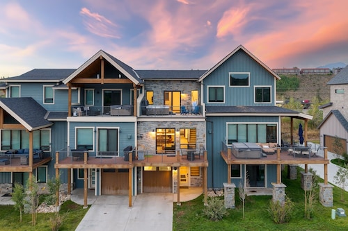 90 Hay Meadow 4 Bedroom Townhouse by RedAwning