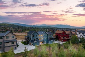 Exterior - 90 Hay Meadow 4 Bedroom Townhouse by RedAwning (Fraser)