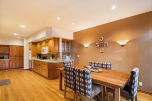 Dining - Oct 3-10th Special - Amenities that include Pool, Steam Room, Sauna, Tennis, AC (sunriver)