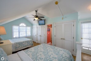 1 bedroom, iron/ironing board, internet, bed sheets - LA CASA CUBANA @ Cuban Club Suites (Key West)