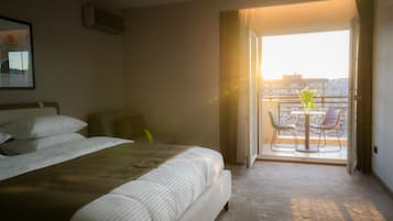 Deluxe Apartment, Balcony, City View | Terrace/patio