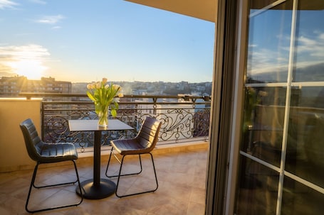 Deluxe Apartment, Balcony, City View | Terrace/patio