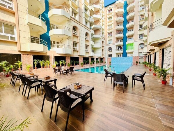 Indoor pool, outdoor pool - Hotel Four Waves (Puri)