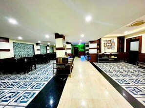 Breakfast buffet - Hotel Four Waves (Puri)