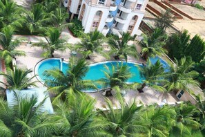 Hồ bơi trong nhà, hồ bơi ngoài trời 